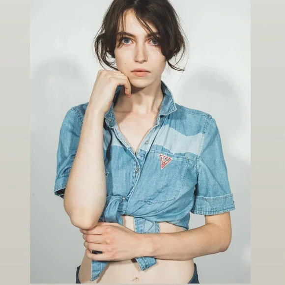GUESS | Denim Cropped Tie-Front Shirt - Picture 6 of 7